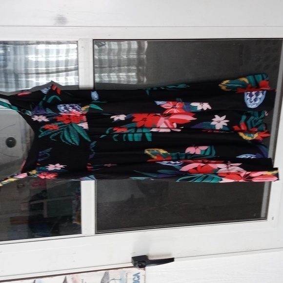 Old Navy medium Cami dress black with floral design - Picture 4 of 7